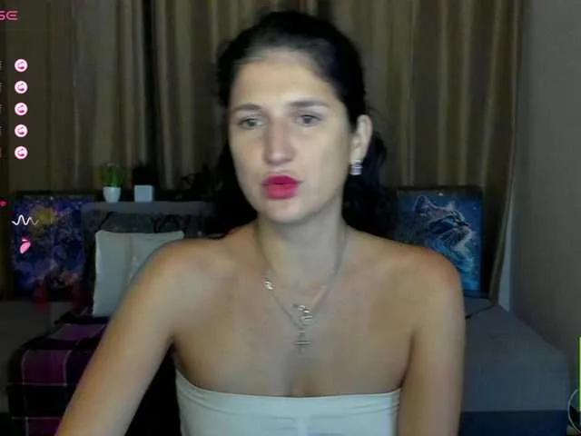 AliannaSoloKisses on BongaCams 