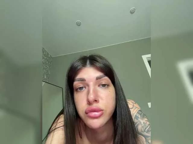 chicanogirl on BongaCams 