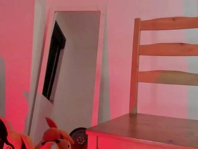 littleDanni on BongaCams 