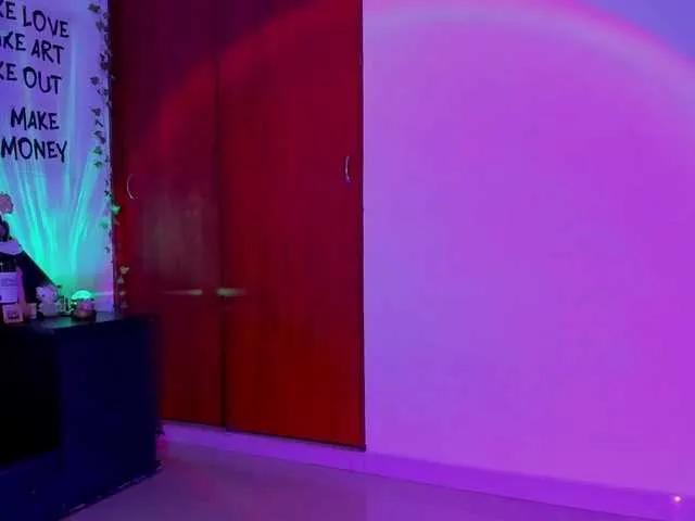 littlekayla — Men who offer me new experiences in bed and who give me spectacular treatment