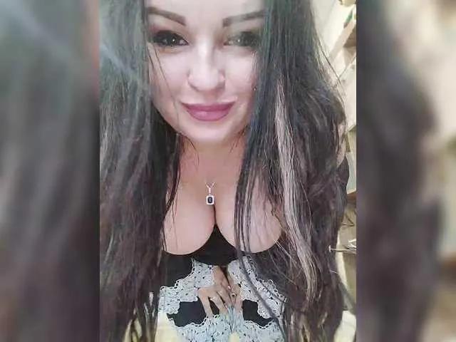 Monica- on BongaCams