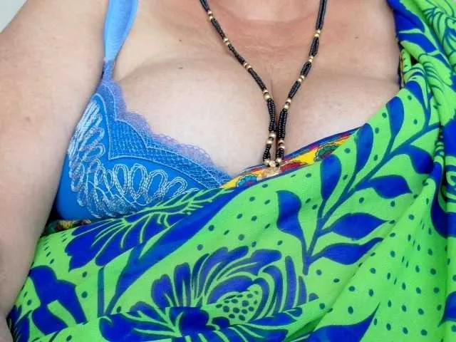 TABOOBREAKERS — GENTLEMEN 
MEN WHO VALUE ME MY TIME 
TEENAGERS 
DADDIES AND MATURE MEN 
BDSM 
ROLEPLAYS
ANAL AND ORAL PLAYS
DIRTY TALKING /CHATTING 

ROMANTIC DATES

SHOPPING 

SHOES BAGS AND SEX TOYS