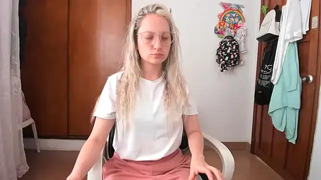 Adele_johnsonn1 — My horny kitty need ur vibe