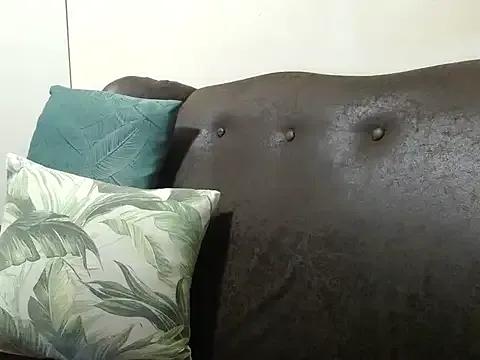 bustylaura4u — Freechat on StripChat