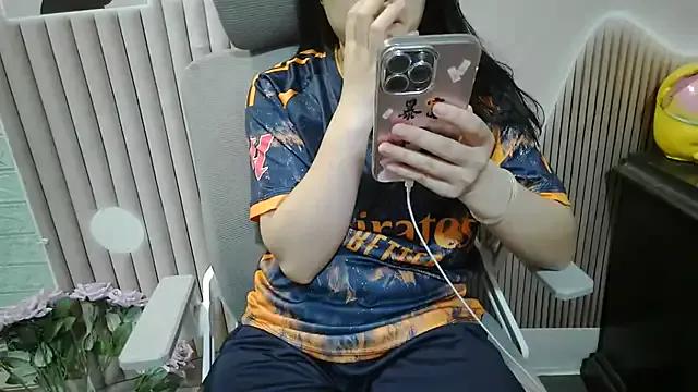 Emachiii on StripChat