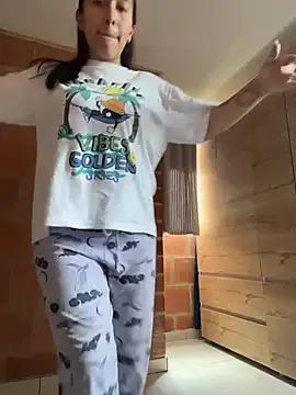 emma_rouse69 — Come with me to take a shower