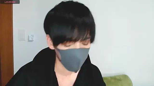 itsme_LEON on StripChat