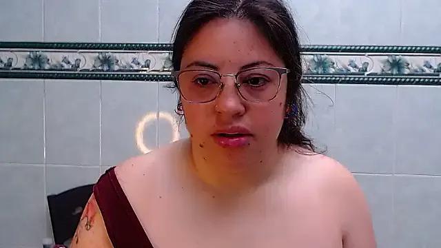 lanaqueen699 on StripChat 