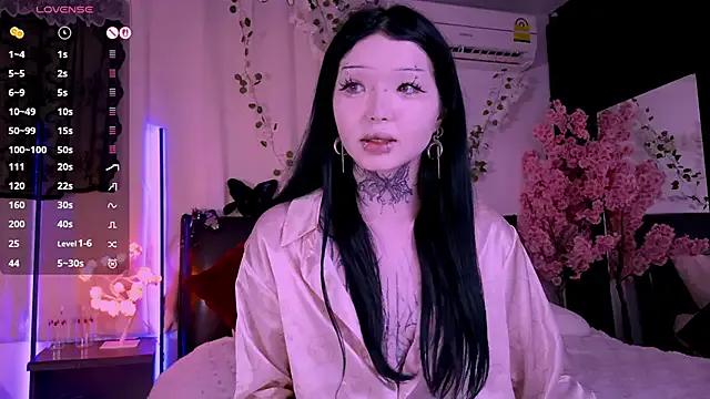 Lein_Bone — show my pierced tits