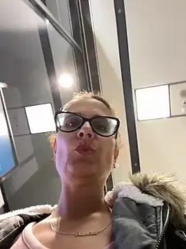 NataKitten — Bra off, show&shake tits in public