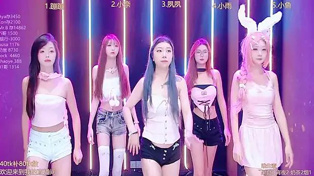 queen-001 on StripChat 