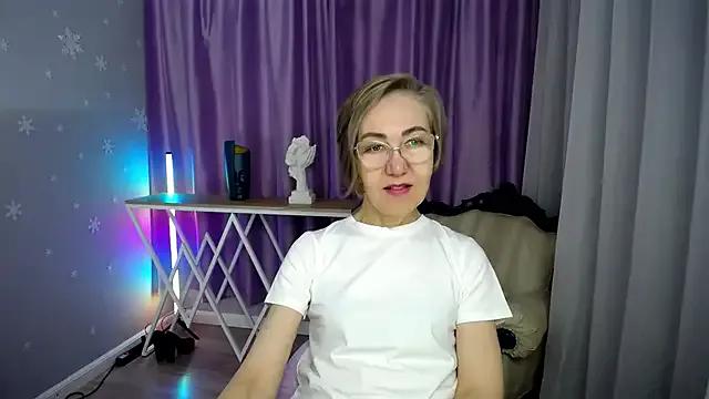 queen_a_n_i on StripChat 