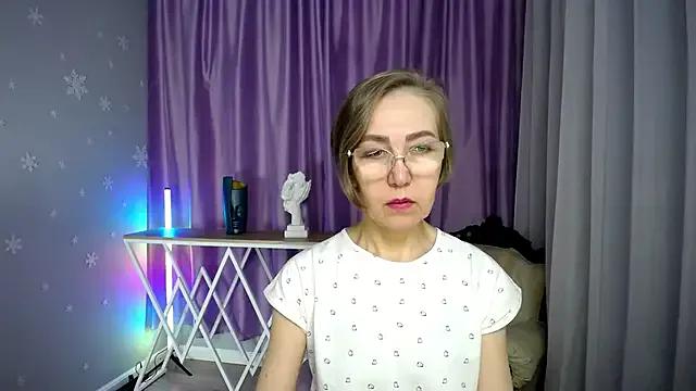 queen_a_n_i — spanking ass hard