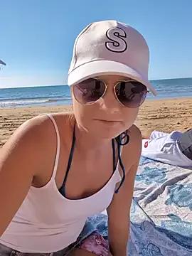 Samira-Summer — Show Boobs / Risky Public Beach