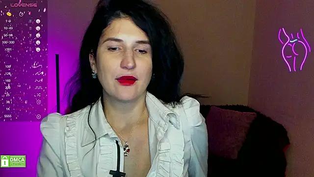 Alianna_Solo_Kisses from StripChat is Freechat