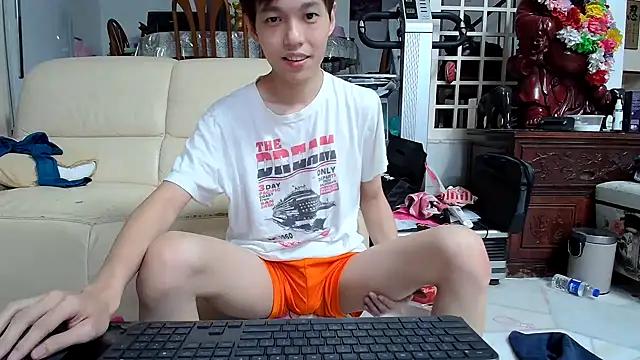 andrewooi from StripChat is Freechat