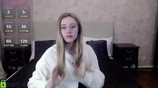 blondyriss from StripChat is Freechat