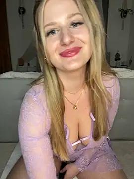 Busty-Ellie from StripChat is Freechat