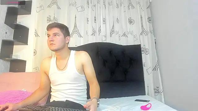 CAMERONYMARTIN from StripChat is Freechat