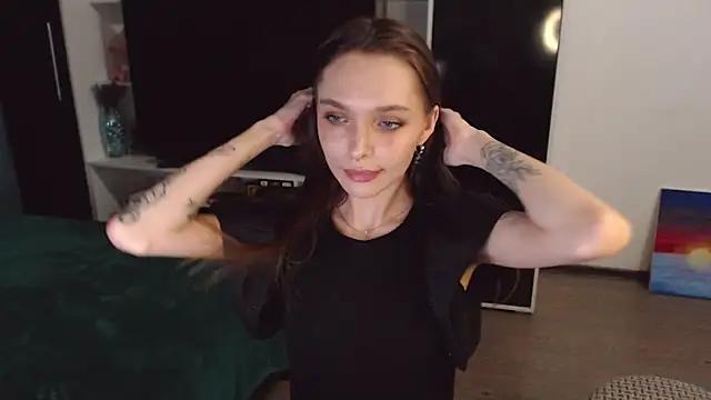 ChloeSunny from StripChat is Freechat