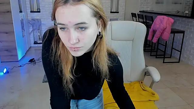 EmiliaMangoo_ from StripChat is Freechat