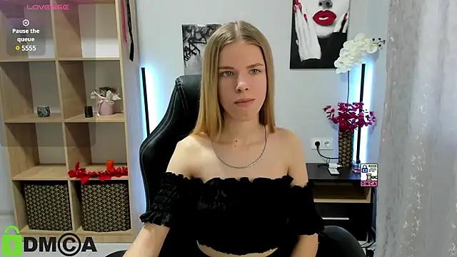 Goldy_Emma from StripChat is Freechat