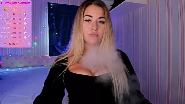 ivannatompsonnn from StripChat is Freechat