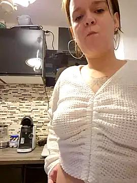 mary-melooow from StripChat is Freechat