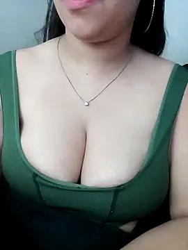 morenacasada_sigilo from StripChat is Freechat