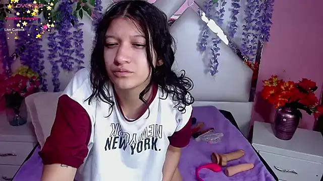 Perla_Skinnyy from StripChat is Freechat