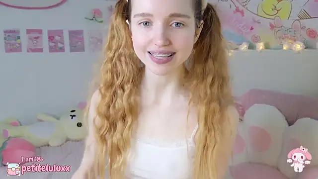 petiteluluxx from StripChat is Freechat