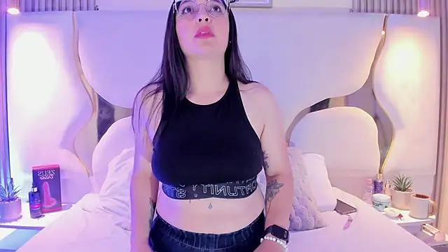 Sabrinamjs from StripChat is Freechat