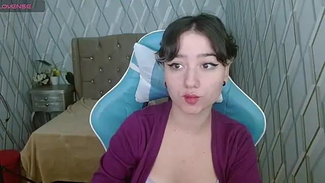 Suelunax from StripChat is Freechat