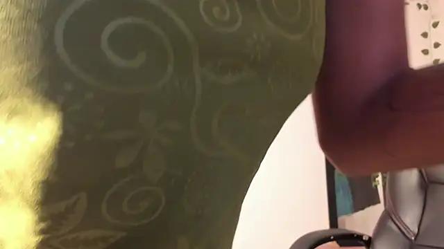 viankaa_miller from StripChat is Freechat